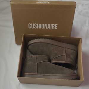 CUSHIONAIRE Women's Brown Suede Winter Ankle Boots